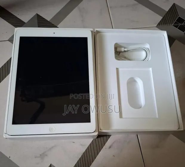 Apple iPad Air 16 GB Gray · Photo 1