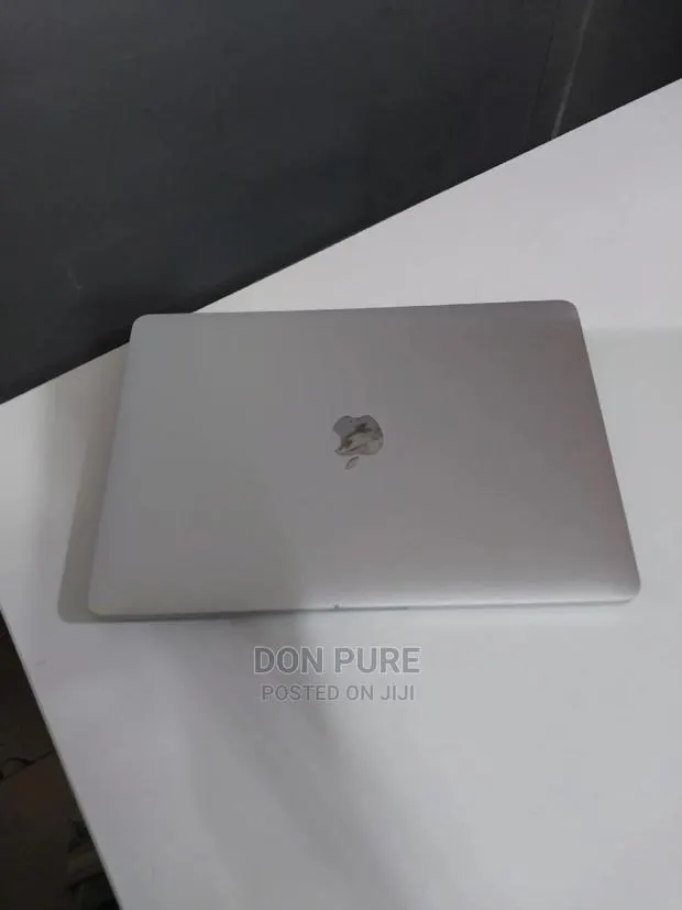 Laptop Apple MacBook 2019 8GB Intel Core I5 SSD 512GB · Photo 1