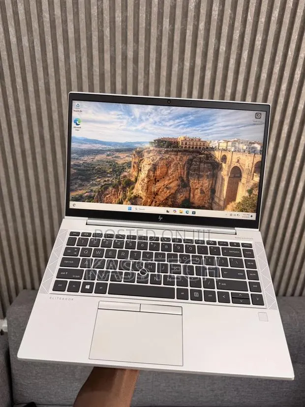 Laptop HP EliteBook 845 G7 8GB AMD Ryzen 5 SSD 256GB · Photo 1