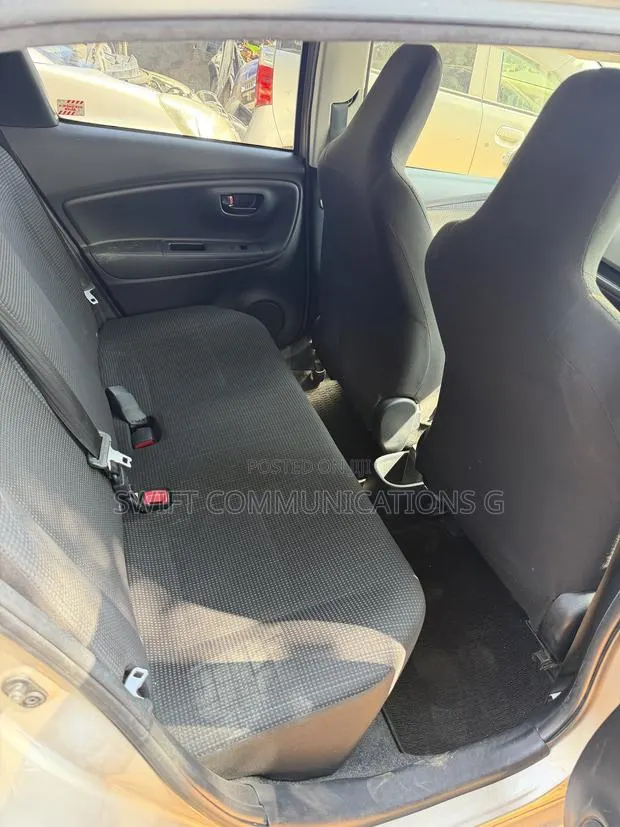 Toyota Vitz 1.3 FWD 5dr 2017 Blue · Photo 1