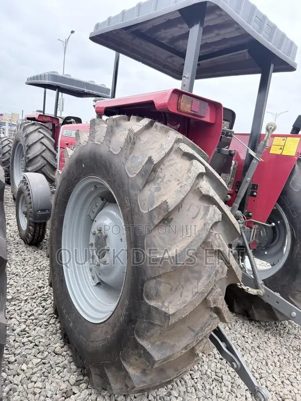 Massey Ferguson Tractors · Photo 3