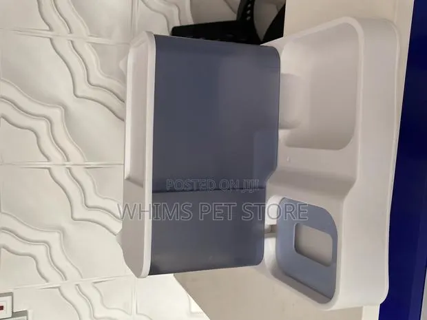 Cat/Dog Food and Water Dispenser · Photo 1