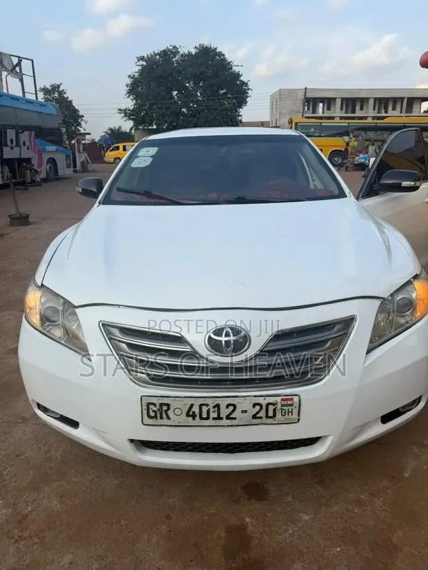 Toyota Camry LE 4dr Sedan (2.5L 4cyl 6AM) 2010 White · Photo 1