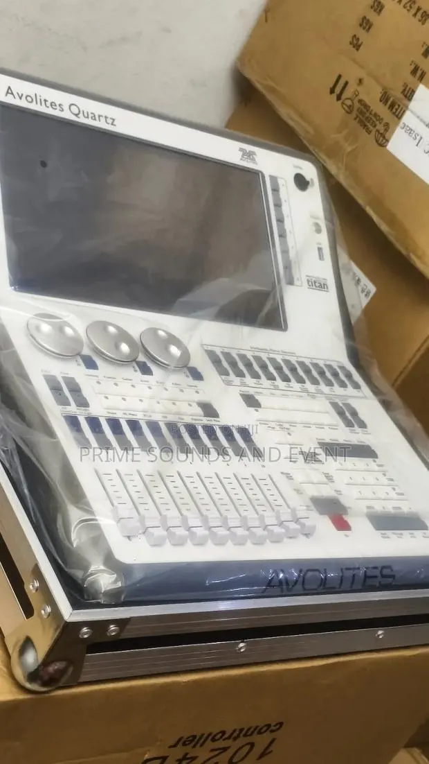 Avolites Quartz Digital DMX Light Console · Photo 4
