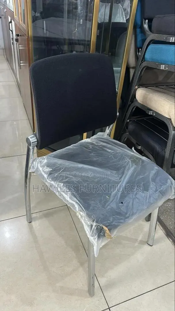 Black Padded Office Chair With a Chrome Metal Frame. · Photo 1