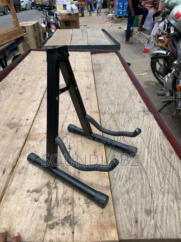 Guitar Stand · Photo 1