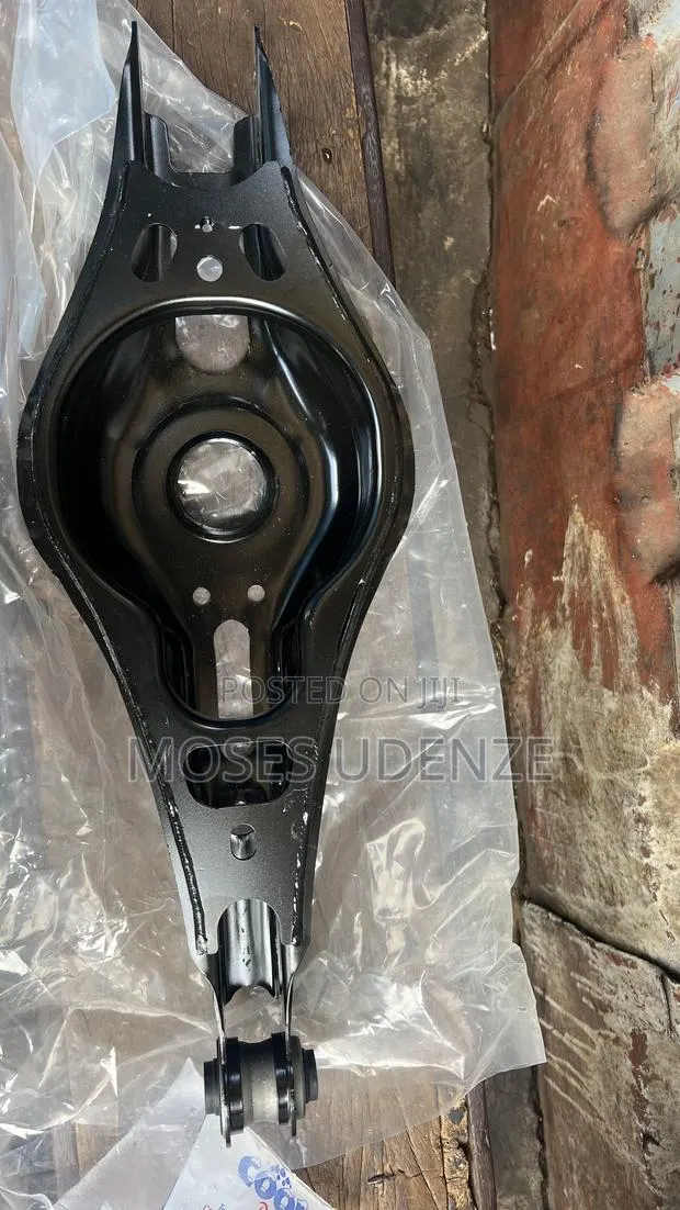 Toyota RAV4 2019,20,21,22,23,24,24,back Lower Arms · Photo 1