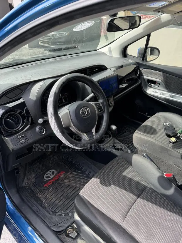 Toyota Vitz 1.3 FWD 5dr 2015 Blue · Photo 1