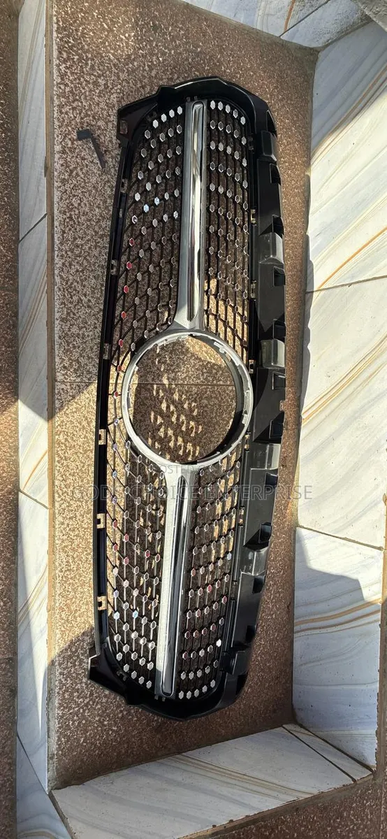 Front Grill CLA(w117) 2013-2015-2016-2017-2018-2019 · Photo 1