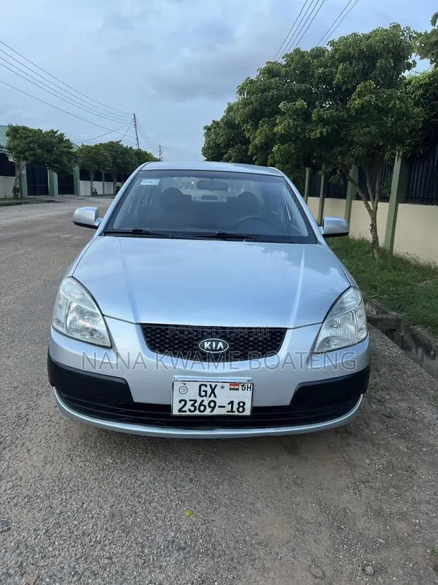 Kia Rio Base 4dr Sedan (1.6L 4cyl 5M) 2010 Silver · Photo 1
