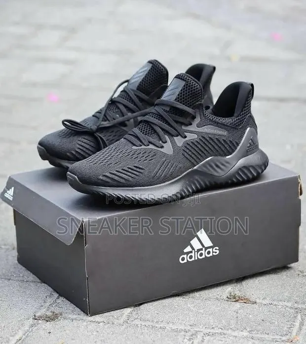 Adidas Alpha Bounce Triple Black · Photo 1