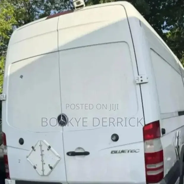2011 Mercedes Sprinter Van Front and Back Axle · Photo 1