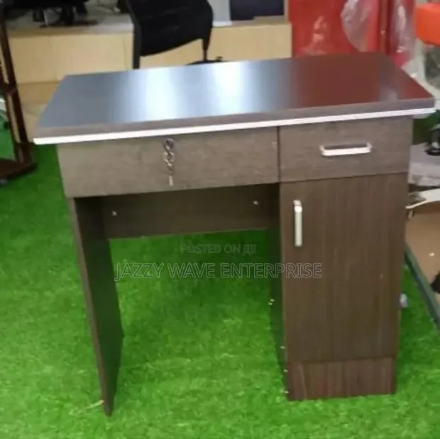 Wooden Office Table · Photo 1