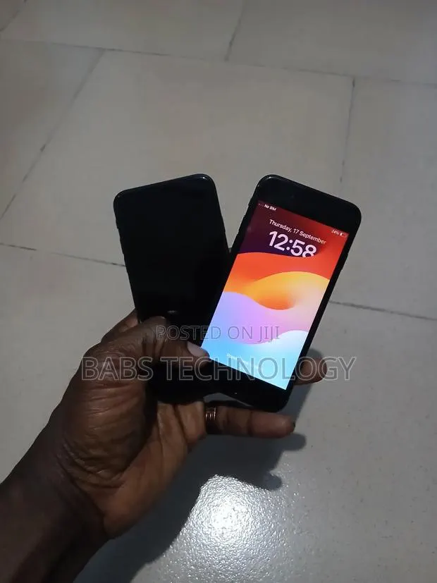 Apple iPhone 8 64 GB Black · Photo 1