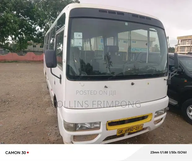 Nissan Civilian 2009 White · Photo 1