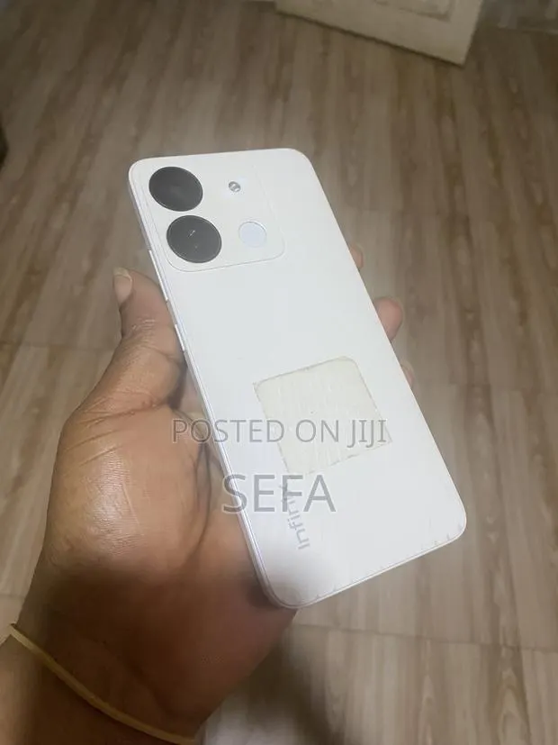 Infinix Smart 7 HD 64 GB White · Photo 1