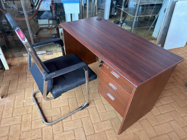 Executive Office Desk With Visitor Chair – Strong Modern · Photo 1