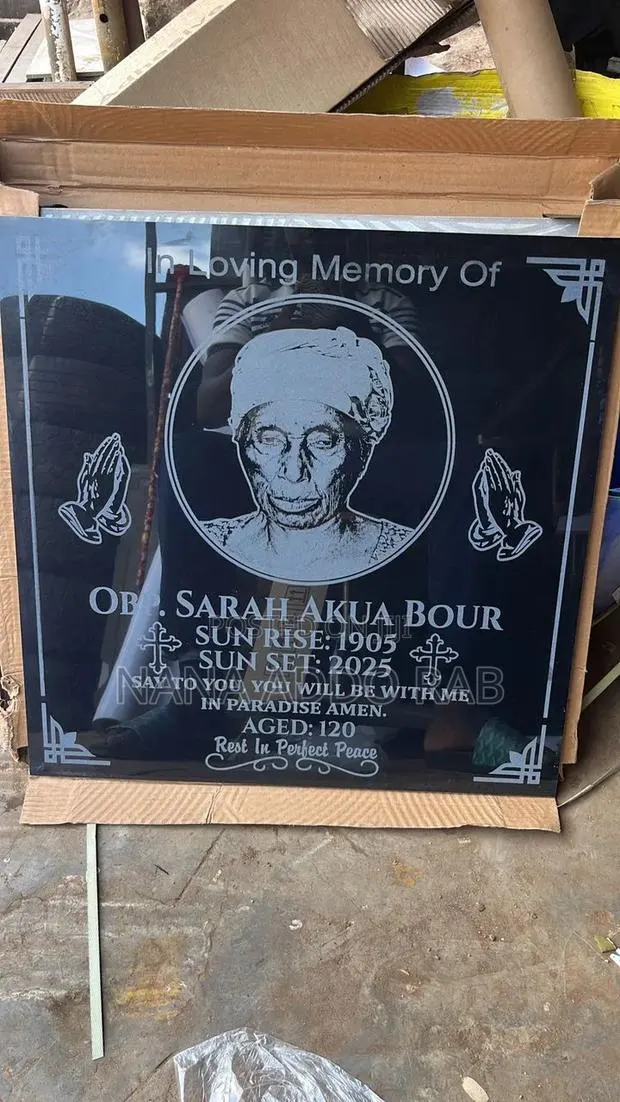 Memory With A Beautifully Engraved Tombstone Plaque. · Photo 1