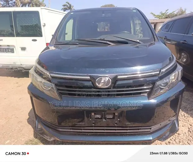 Toyota Voxy 2014 Black · Photo 1