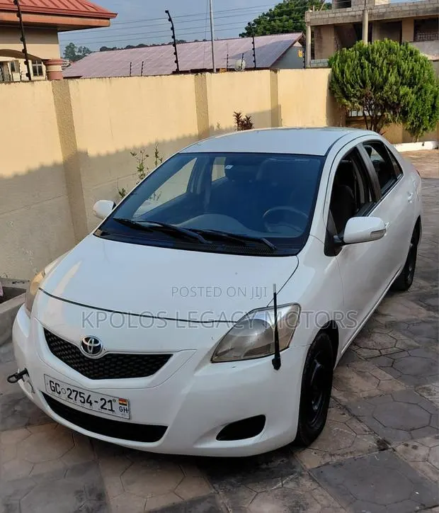 Toyota Belta 2012 White · Photo 1