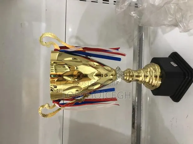 Football Trophy (64cm) · Photo 1