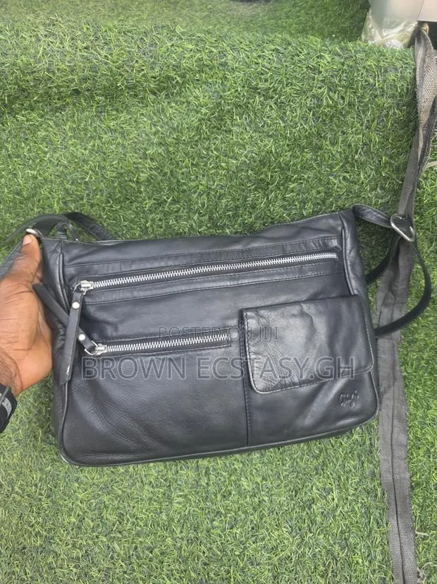 Gigi Crossbody Bag (UK Used) · Photo 1