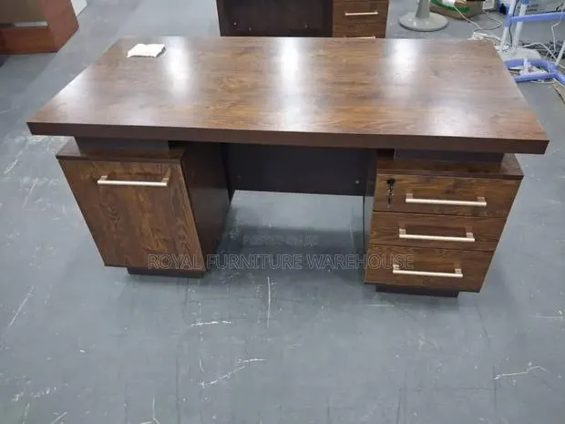 Executive Foreign Office Desk Table · Photo 1