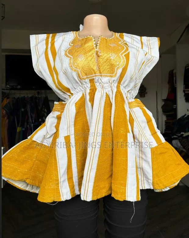 Ladies Smock Top · Photo 1