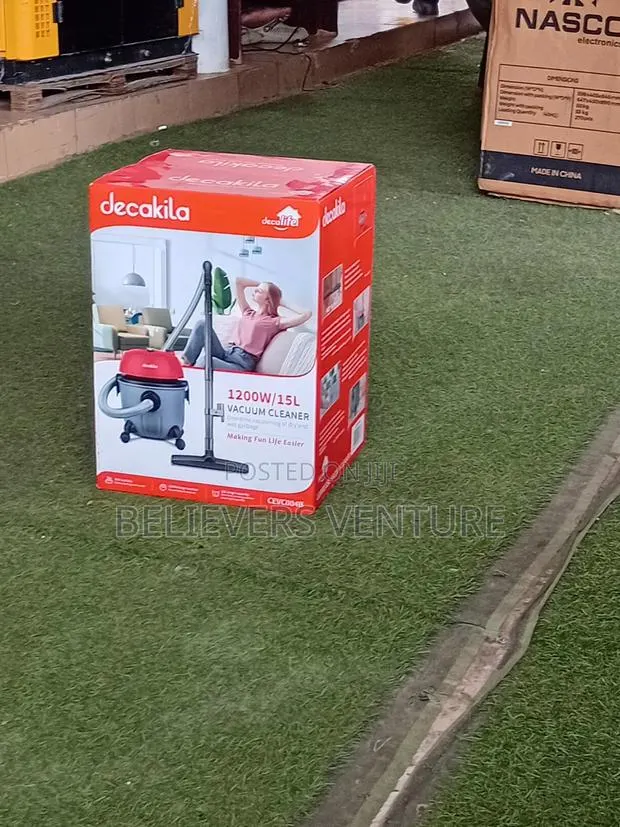 Wet and Dry Vacuum Cleaner With Strong Motor · Photo 1