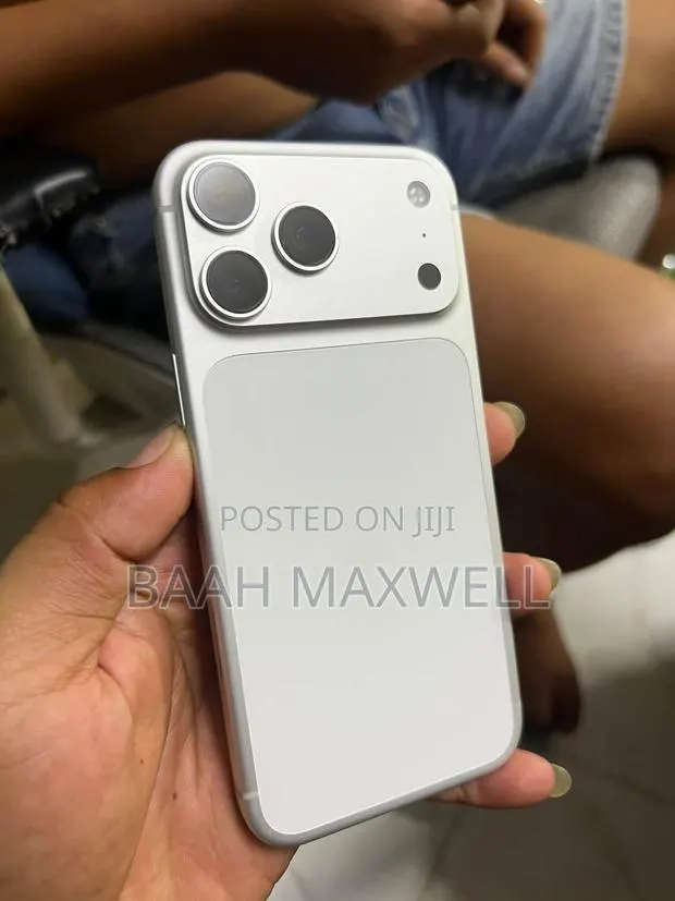 Apple iPhone 17 Pro 256 GB White · Photo 1