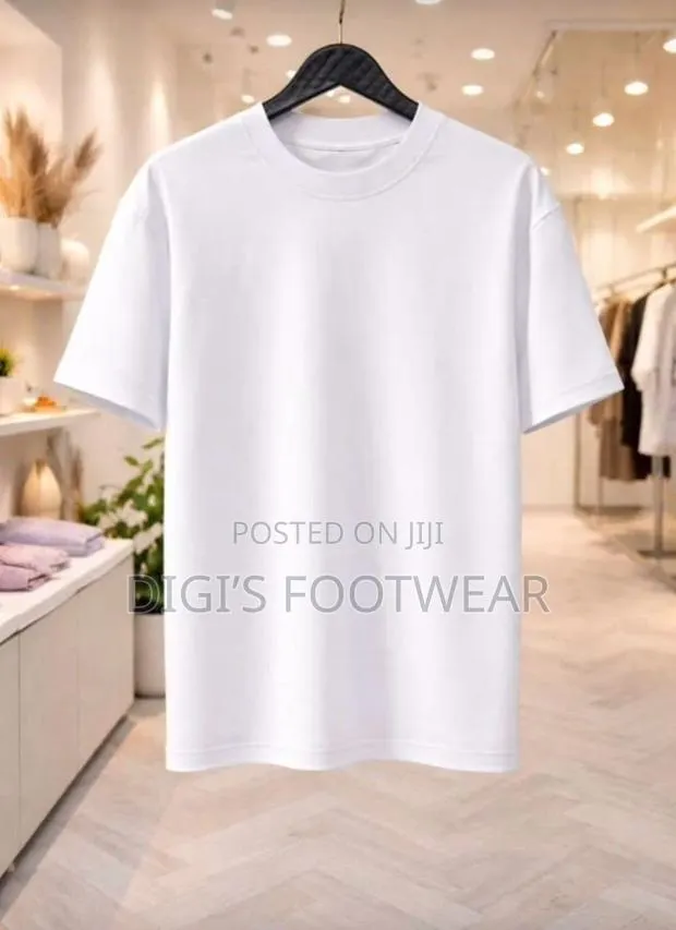 White Plain T-Shirt · Photo 1