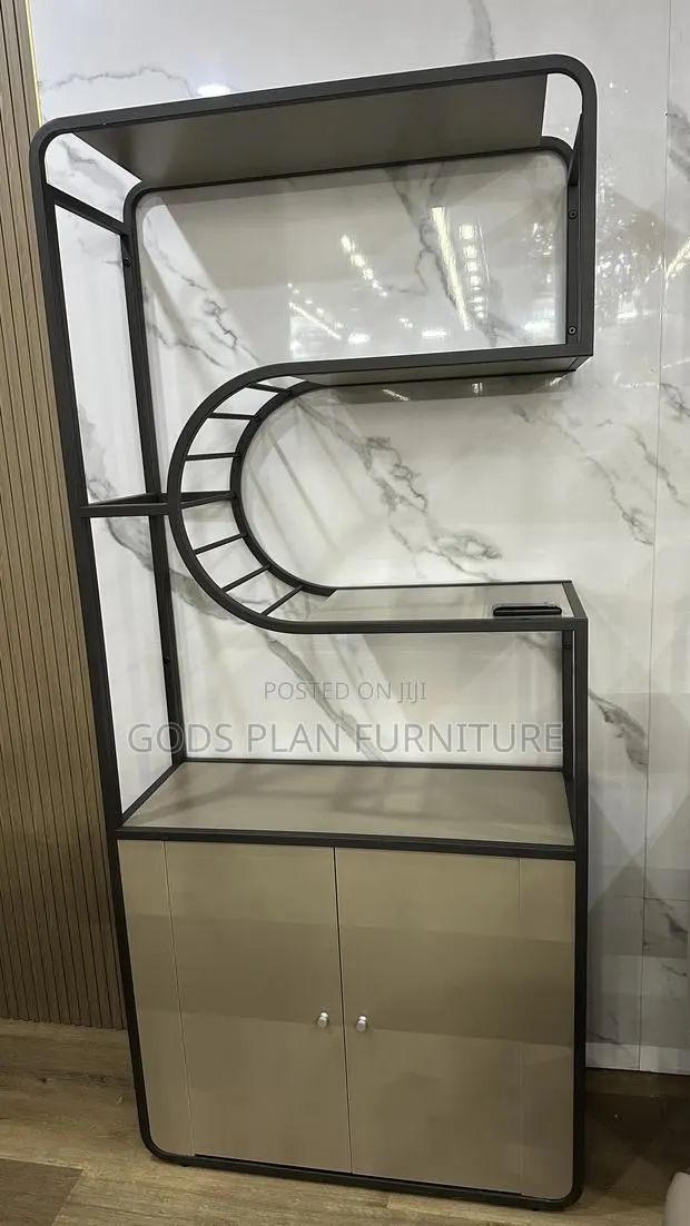 Storage Rack/ Shelves · Photo 1