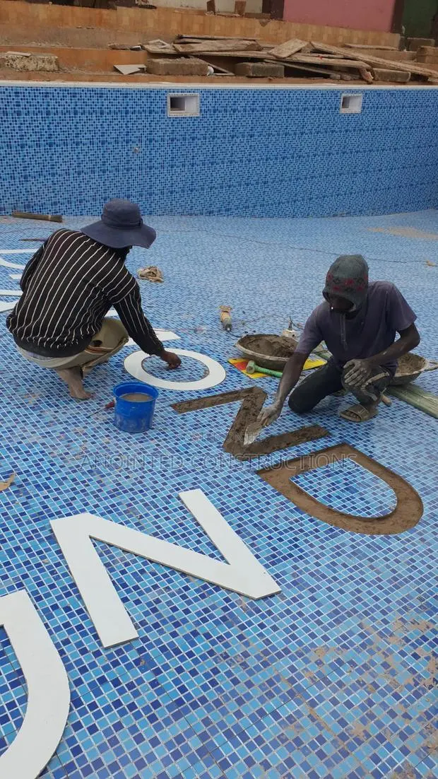Swimming Pool · Photo 1
