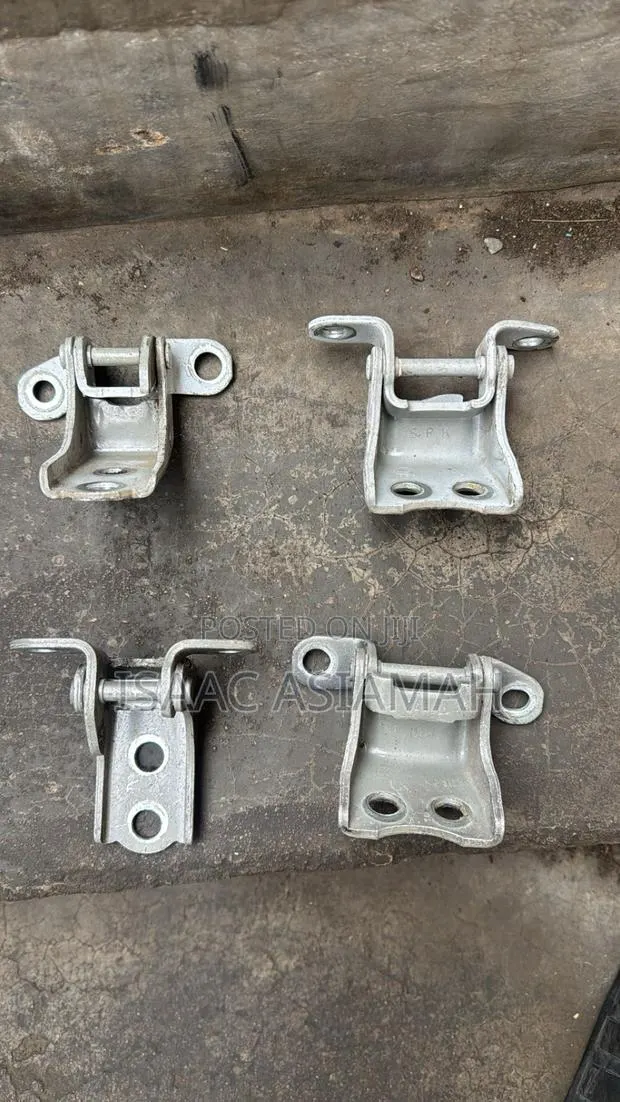 CRV 2017,2018,2019,2020,2021,2022,2023,2024,2025 Front Door Hinges · Photo 1