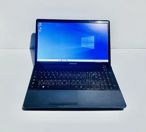 Laptop Samsung NP3530EA 4GB Intel Core i5 HDD 160GB · Photo 1