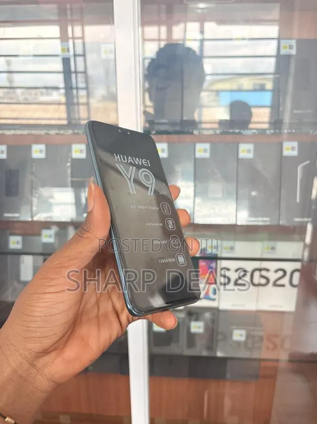 New Huawei Y9 128 GB Green · Photo 1