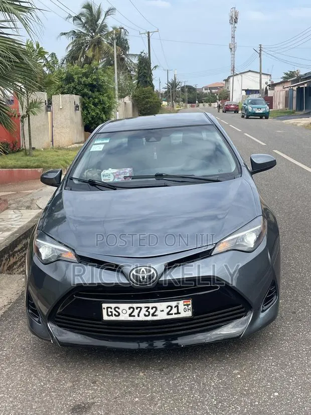 Toyota Corolla LE 4dr Sedan (1.8L 4cyl CVT) 2017 Gray · Photo 1