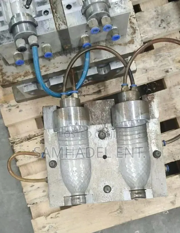 P.E.T,PET Bottle Blowing Moulds · Photo 1