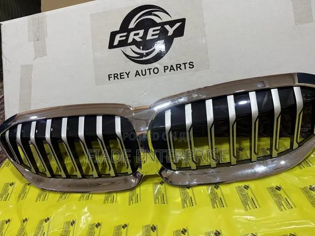 New BMW 3-Series G20 Front Kidney Grille (2019-2022) · Photo 1