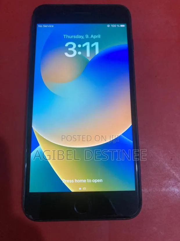 Apple iPhone 8 Plus 64 GB Black · Photo 1