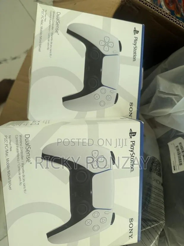 PS5 Game Consollers · Photo 1