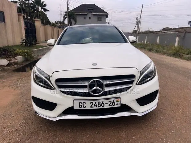 Mercedes-Benz C300 2016 White · Photo 1