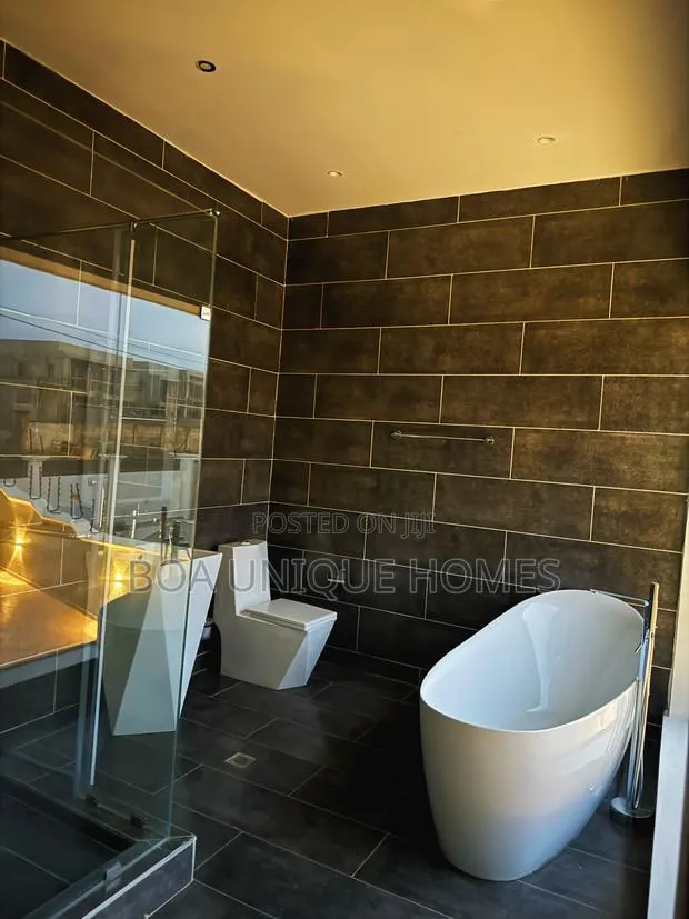 5bdrm House in Bawaleshie for sale · Photo 1