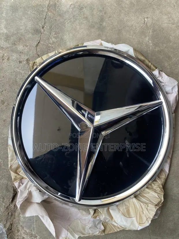 Mercedes Benz GLB-Class Front Crown/Front Grille Crown · Photo 1