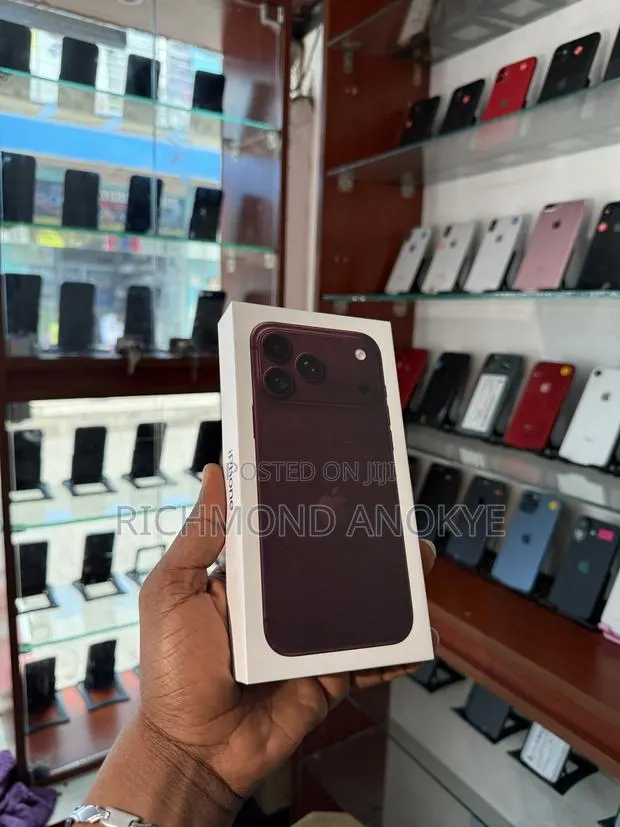 New Apple iPhone 18 Pro Max 256 GB Red · Photo 1