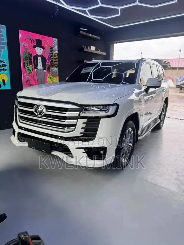 New Toyota Land Cruiser 2024 White · Photo 1