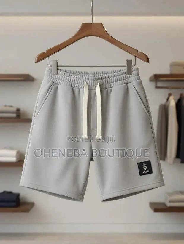 Very Heavy Wool Shorts · Photo 1