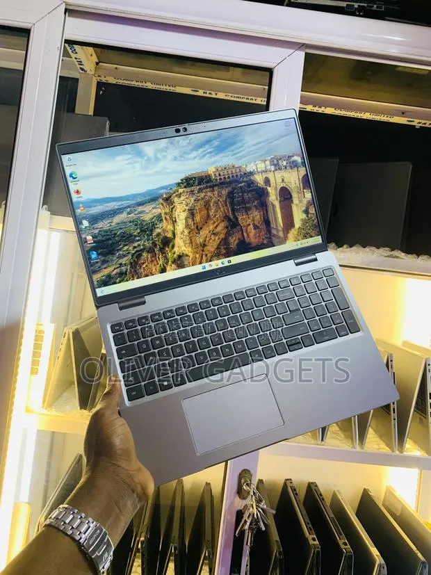 Laptop Dell Latitude 5520 8GB Intel Core i5 SSD 256GB · Photo 1