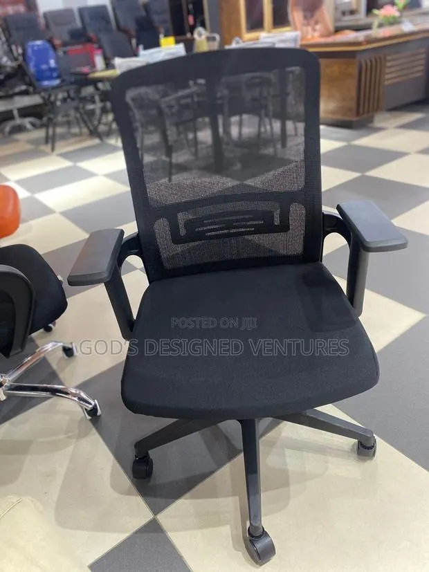 Strong and Quality Swivel Chair · Photo 1