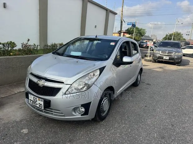 Chevrolet Spark 2LT 4dr Hatchback (1.2L 4cyl 5M) 2014 Silver · Photo 1